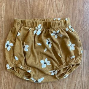 Rylee Cru flower bloomers yellow